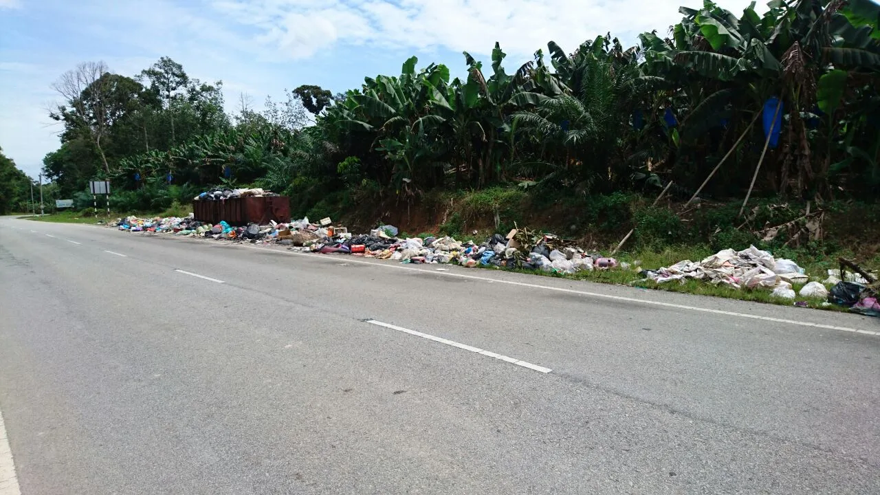 sampah tidak dikutip