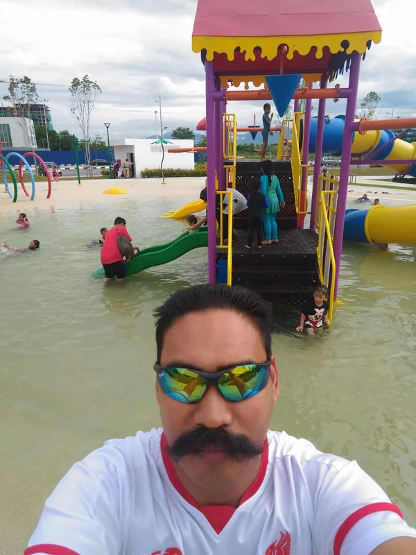 encik syam selfie di taman rekriasi