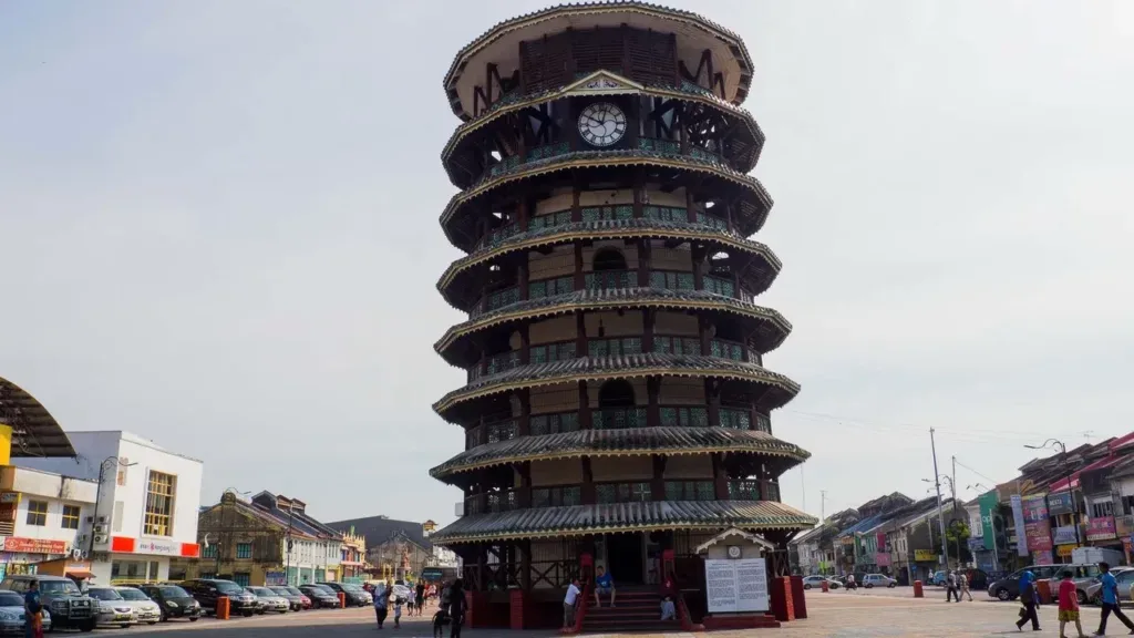 Fungsi Sebenar Dan Sejarah Menara Jam Condong Teluk Intan