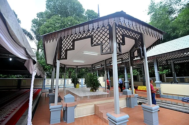 makam tok temong