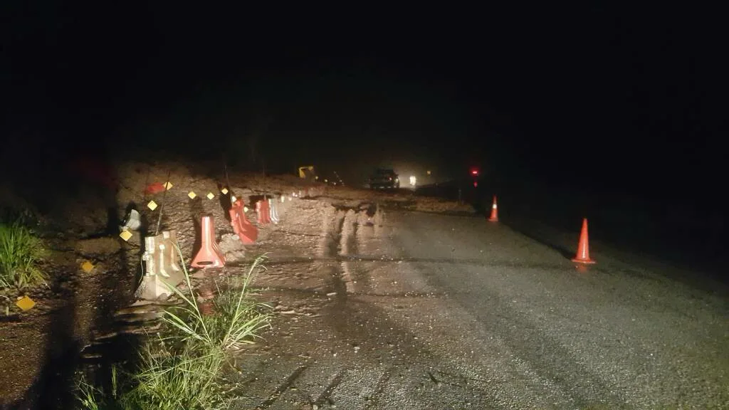 Tanah Runtuh Di Jalan Raya Timur Barat Jeli Gerik