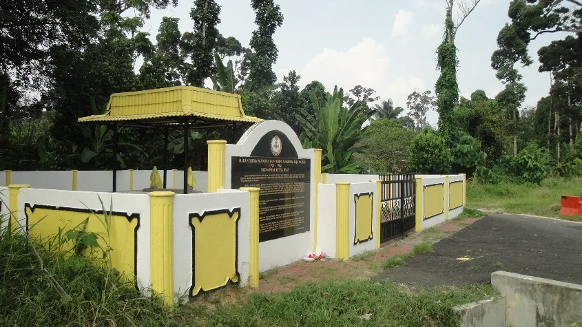 How Did the Administrative Center Come to Be at Cempaka Sari?