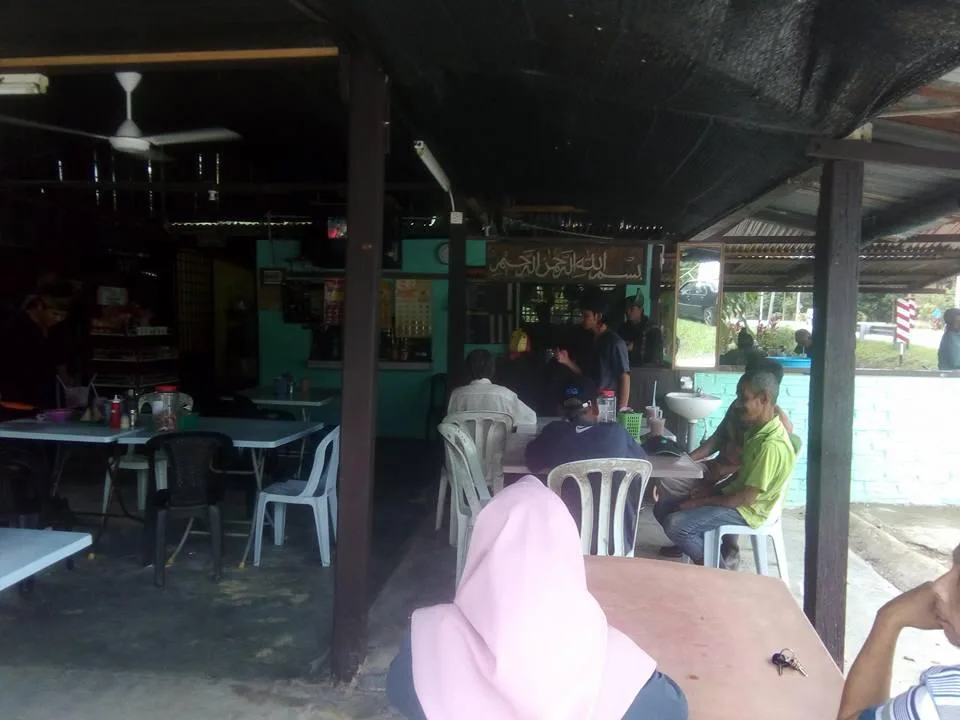 Qawwam Sri Bota, Warung Pahlawan Di Bota Kiri