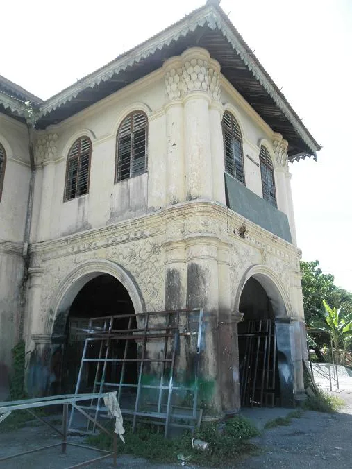 Abandoned Mansion in Pekan Karai