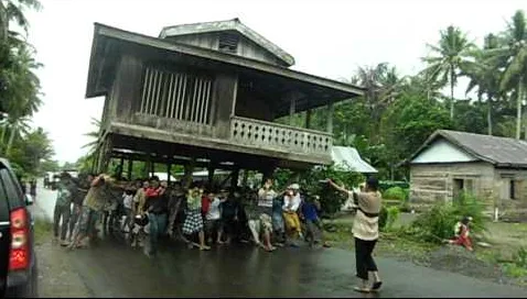Amalan Usung Rumah Yang Kian Dilupakan