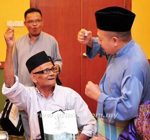 Bekas Tentera Dari Slim River Adalah Model Tugu Negara