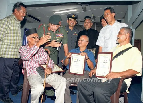 Bekas Tentera Dari Slim River Adalah Model Tugu Negara