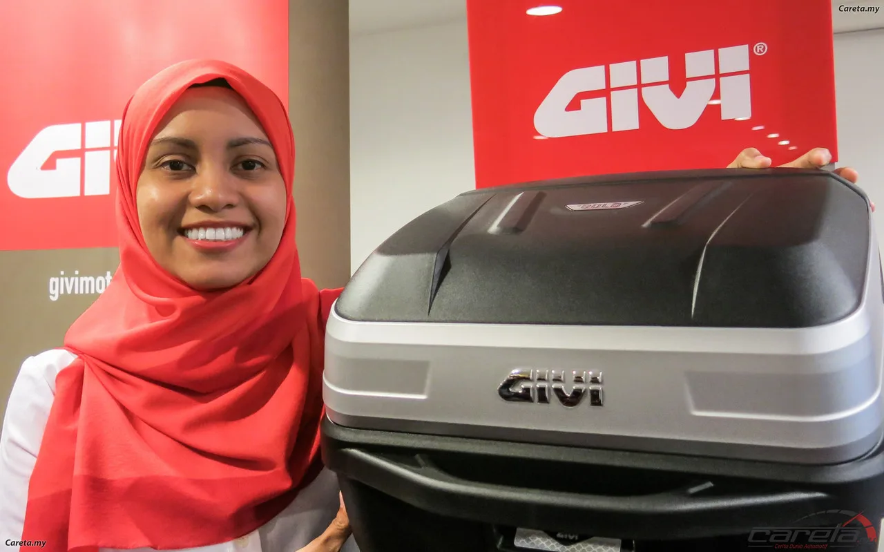 Pereka Utama Givi Asia Adalah Gadis Dari Kuala Kangsar