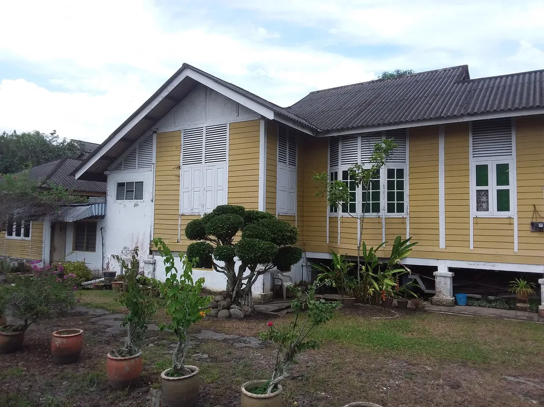 Rumah Tinggalan Seniwati Norizan Di Teluk Intan