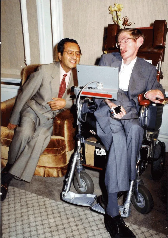 Stephen Hawking Melawat Jururawat Beliau Di Ipoh Secara Rahsia
