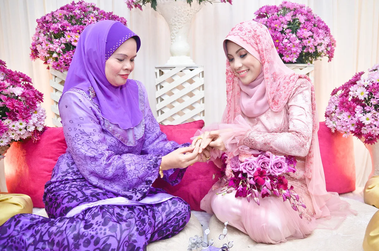 adat bertunang
