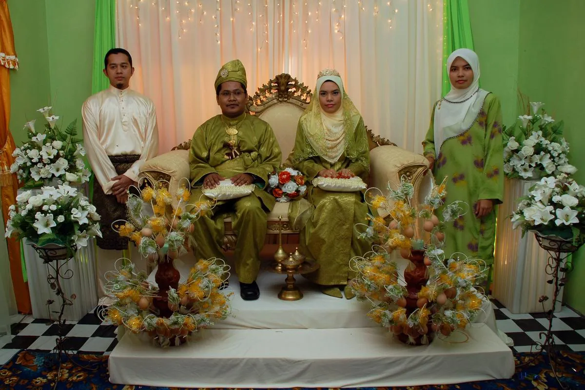 Majlis kahwin dan adat bersanding