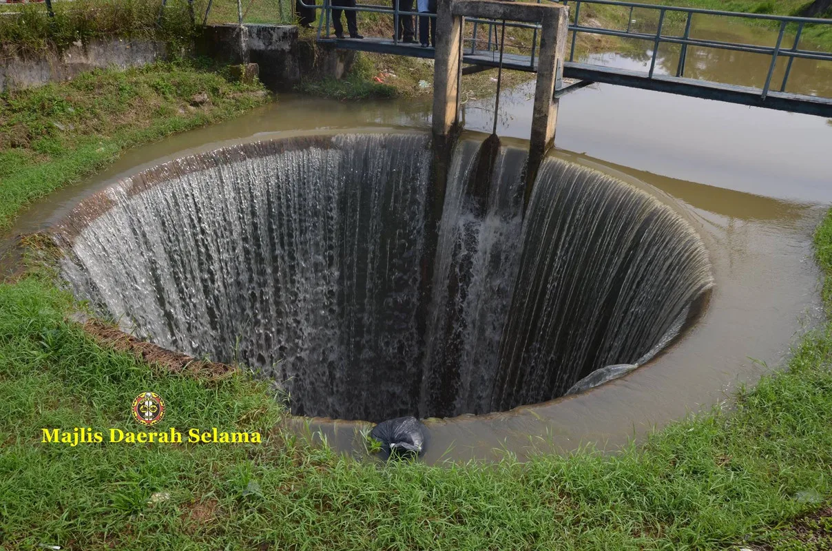 giant well