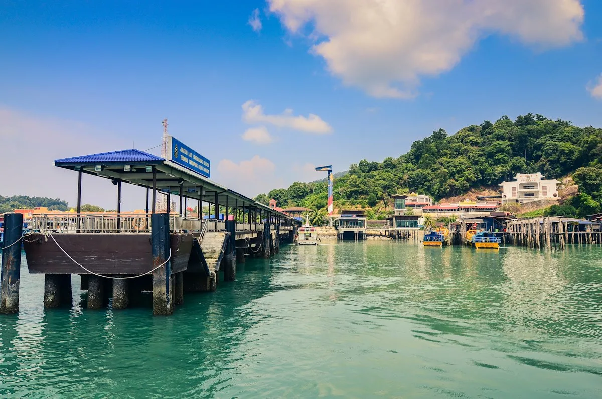 3. Pulau Pangkor dan gugusan pulau kecilnya