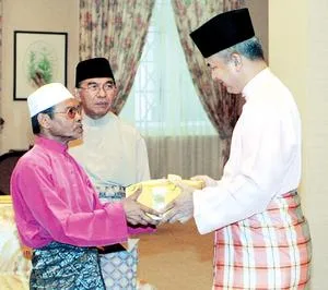 Kisah Raja Muda Perak Minta Bekas Banduan Jahitkan Kasut