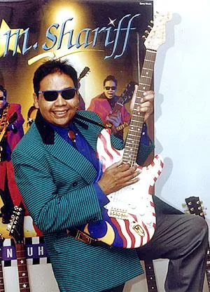M Shariff Dari Bagan Serai Pernah Diiktiraf Oleh Pembuat Gitar Dunia