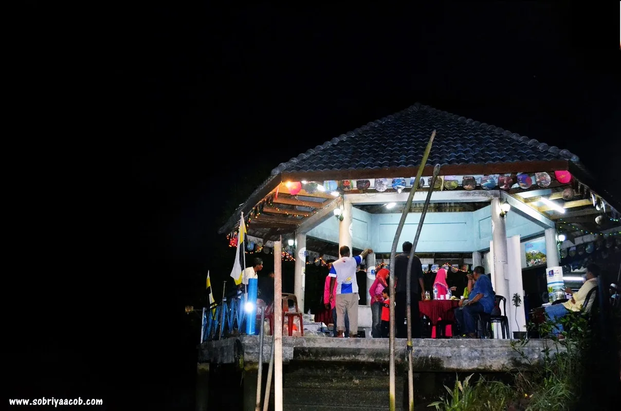 Pengalaman Dikelilingi Kelip-Kelip Di Kampung Dew
