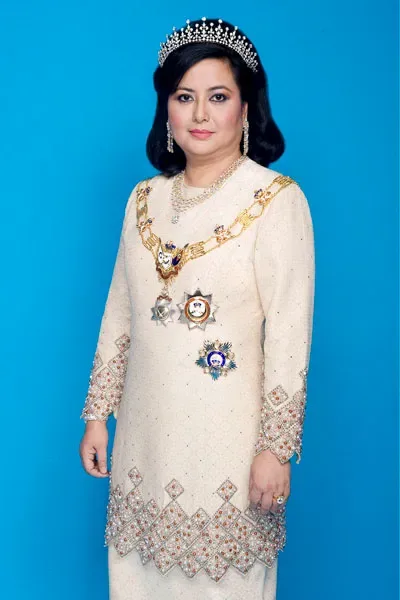 Raja Zarith Sofiah, Puteri Perak ke Permaisuri Johor