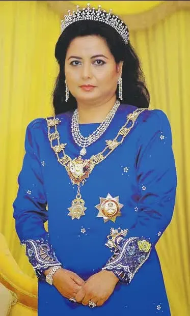 Raja Zarith Sofiah, Puteri Perak ke Permaisuri Johor