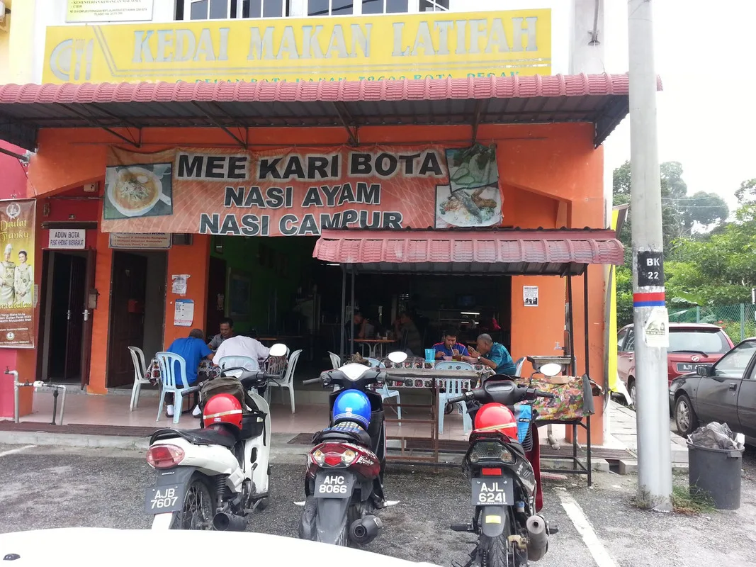 mee kari bota