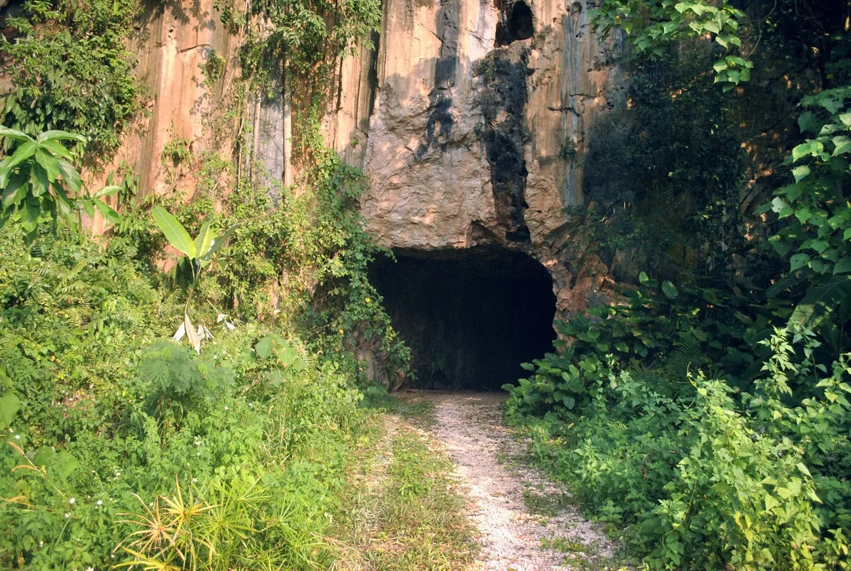 Tasik Cermin entrance cave