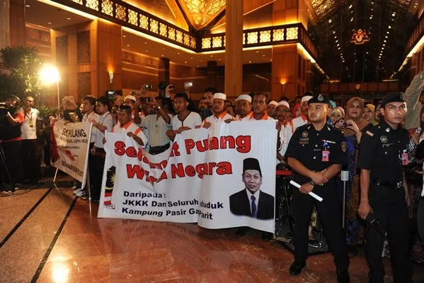 YB. Dato’ Drs. Mohd. Nizar bin Zakaria