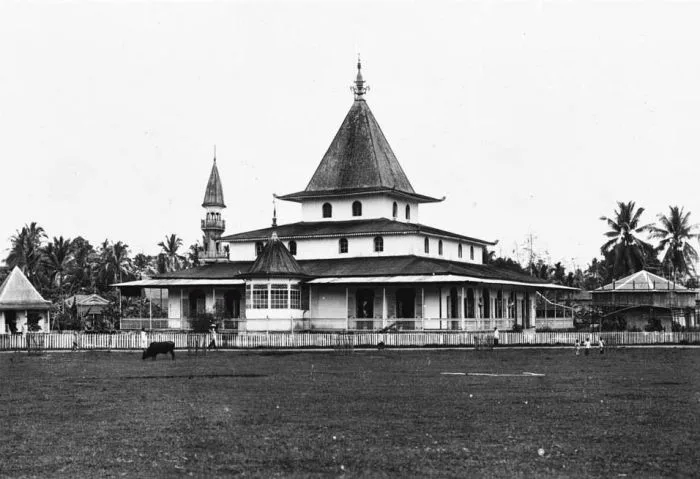 Image for reference of Banjarmasin mosque architecture