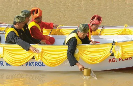 Geluk, 16 Gold and Silver Vessels in the Perak Sultanate