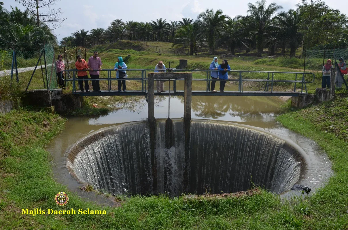 giant well
