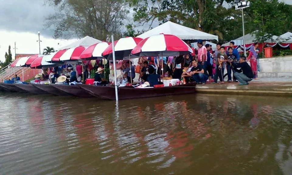 Perak Also Has a Floating Market in Pengkalan Hulu