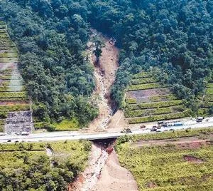 Abandoned Highway at Gua Tempurung Since 1996
