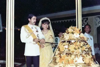 Raja Zarith Sofiah, From Perak Princess to Permaisuri of Johor