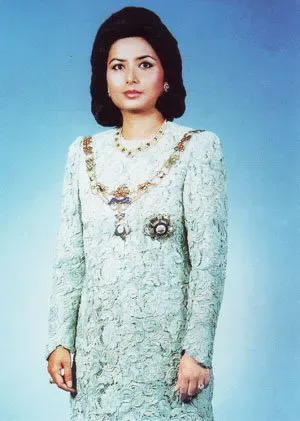 Raja Zarith Sofiah, From Perak Princess to Permaisuri of Johor