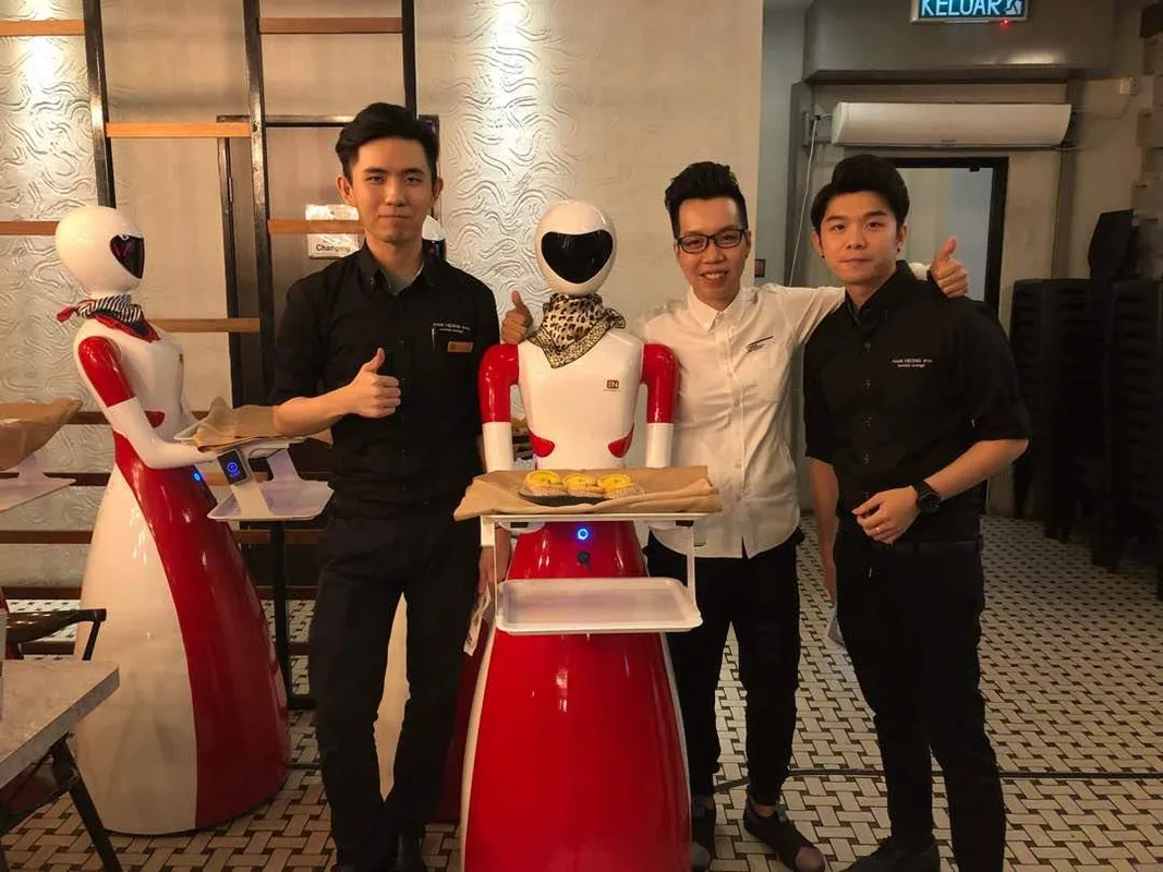 Malaysia's First Robot Restaurant Server is in Ipoh, Perak