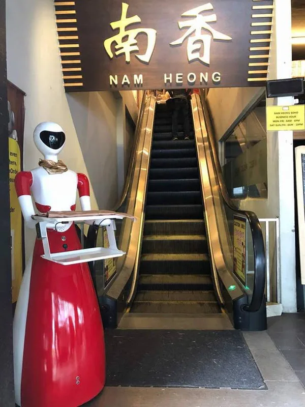 Malaysia's First Robot Restaurant Server is in Ipoh, Perak
